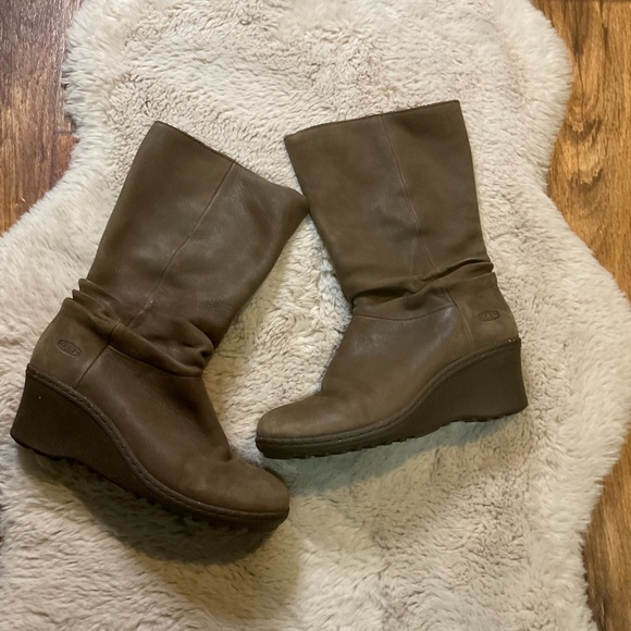 Keen Boots Women's 8 Akita Wedge Heels Knee High Pull On 1007695 Brown Leather - Picture 1 of 9